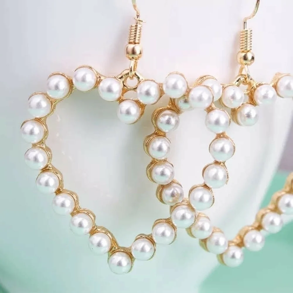 NWOT Pearl Heart Pendant Earrings